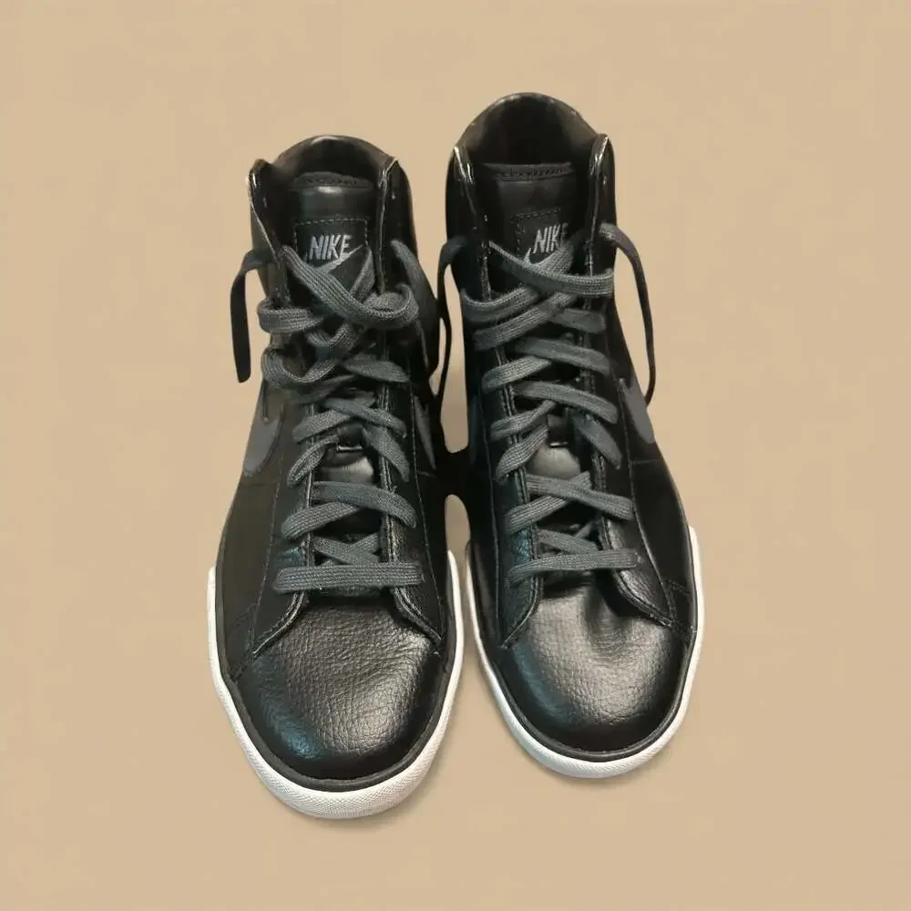 Nike - Picture 3 of 6